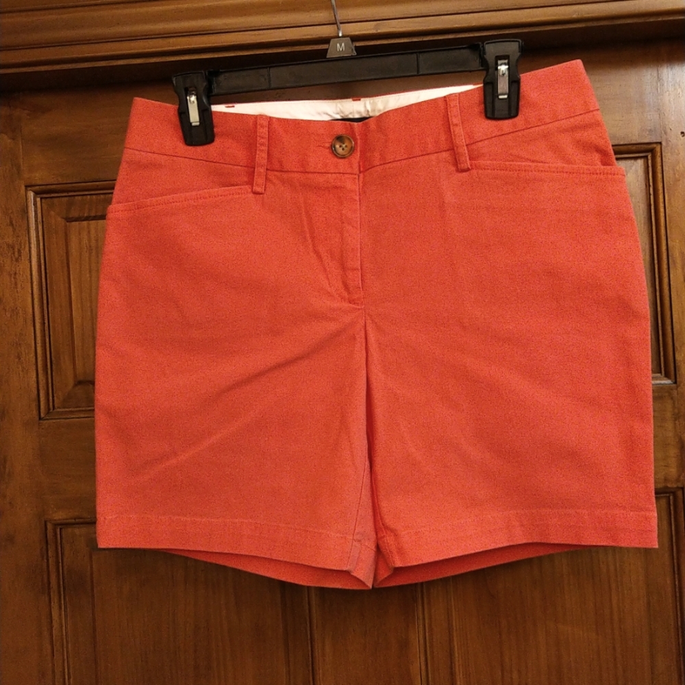 Lands' End salmon size 4P Mid Rise shorts 7" inseam